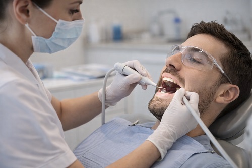 фото: Профессиональная гигиена полости рта как часть профилактики и регулярного ухода.